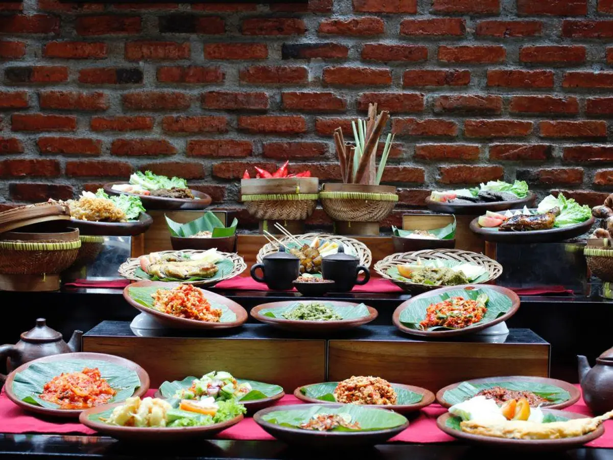 4 Rekomendasi Tempat Makan Bertema Tradisional Khas Jawa, Kalian Wajib Kesini !