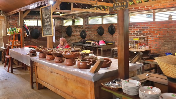 4 Tempat Makan Nuansa Rumah Jawa, Estetik dan Bikin Betah !